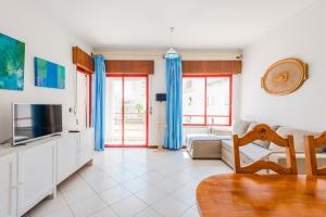 TV a/nebo společenská místnost v ubytování Apartamento T1 praia