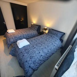 Un pat sau paturi într-o cameră la 3Beds Family Friendly in London with good transport links