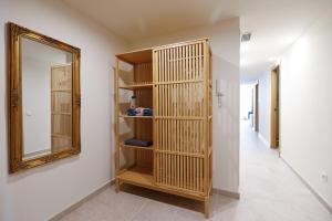 a dressing room with a mirror and a hallway at Mazi Apartments Martinet in Mataró