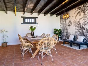 Un lugar para sentarse en Villa in Fuerteventura with private pool