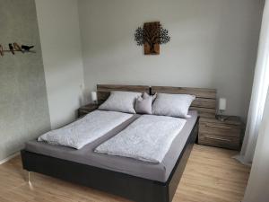 Postel nebo postele na pokoji v ubytování Ferienhaus im Moseltal