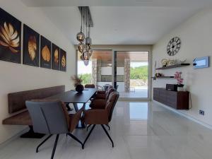 Χώρος καθιστικού στο Villa Elite