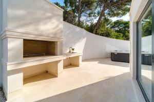 an outdoor patio with a fireplace in a house at Villa Dono in Sutivan