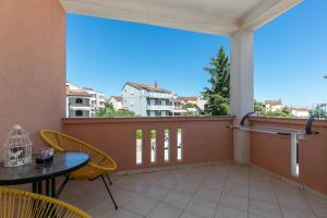 a balcony with a table and chairs and a view at Pansion Gaspar in Biograd na Moru