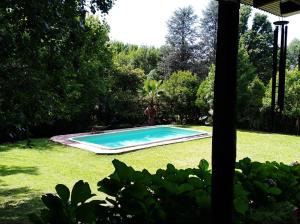a swimming pool in the yard of a garden at CASA EN VERTIENTES DE LA GRANJA in La Granja