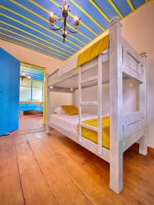 a bedroom with bunk beds with a blue ceiling at Casa Colonial Salento in Salento
