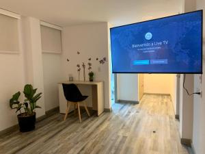 TV a/nebo společenská místnost v ubytování 86 suites