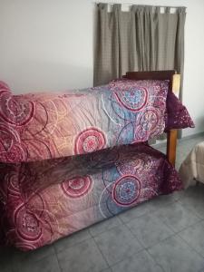 2 Betten mit Kissen nebeneinander sitzen in der Unterkunft Don José in Villa Mercedes