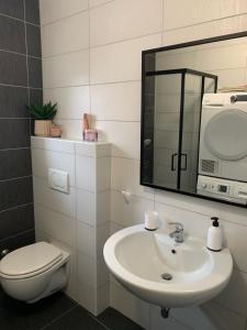 Ένα μπάνιο στο Apartment Jukich +30 φωτογραφίες