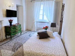 Postel nebo postele na pokoji v ubytování Il canto de' Cenci apartment