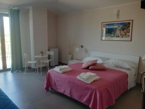 A bed or beds in a room at Un passo dal mare - Guest House