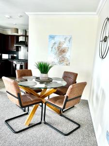 a dining room with a table and chairs at Riverview Apartment 2 bed, 2 bath, Free Parking / WiFi in Inverness