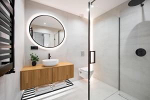 A bathroom at Masuria Apartments