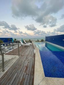 a swimming pool on the roof of a building at Apartamento com vista para a orla de Tambaú, apt 206 in João Pessoa