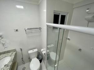 a bathroom with a toilet and a sink and a shower at Spazzio diRoma com acesso ao Acqua Park, Splash e Slide in Caldas Novas