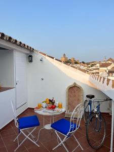 a bike parked on a balcony with a table and chairs at Casa Torre Hacho in Antequera