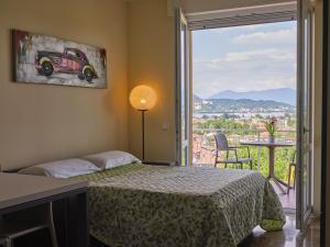a bedroom with a bed and a large window at Casa Ierardi - Appartamento Arona Bellavista in Arona