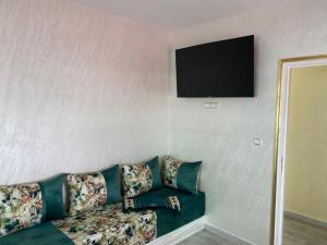 a living room with a couch and a flat screen tv at Appartement boulevard Mohamed 5 in Tangier