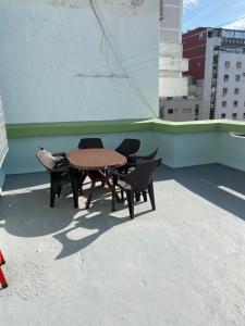 a table and chairs on top of a roof at Appartement boulevard Mohamed 5 in Tangier