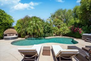 בריכת השחייה שנמצאת ב-Scottsdale Escape - Pool, Spa, Firepit, & Pool Table או באזור