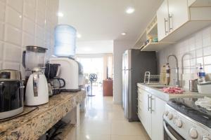 a kitchen with a counter with a appliance on it at Sua Cobertura no Tabatinga Beach Resort com a Prosper in Nísia Floresta