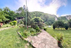 Jardín al aire libre en Milkovata Guest House