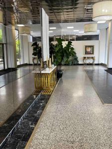 a lobby with a fountain in the middle of a building at Atlanta Penthouse King/ Queen Bd in Atlanta
