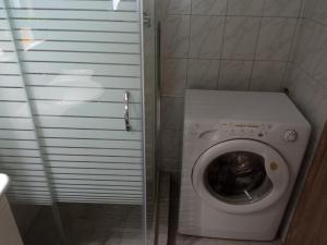 Vonios kambarys apgyvendinimo įstaigoje AIOLOS LUXURY agios dimitrios center apartment 4