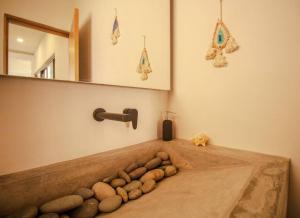 ภาพในคลังภาพของ Casa Dakini en la Punta with pool and ocean view ในปูแอร์โตเอสกอนดิโด