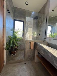 ภาพในคลังภาพของ Casa Dakini en la Punta with pool and ocean view ในปูแอร์โตเอสกอนดิโด