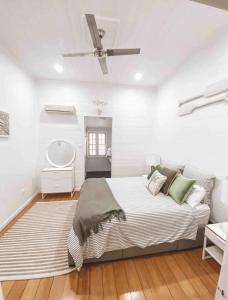 Homestead on the Range - Sleeps 12客房内的一张或多张床位