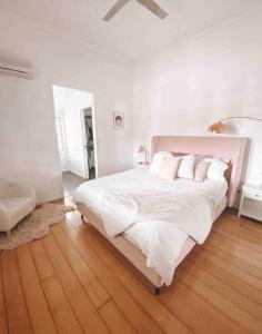 Homestead on the Range - Sleeps 12客房内的一张或多张床位
