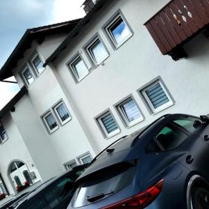 a car parked in front of a house at MorNight in Spiegelau