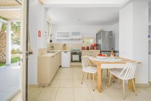 A kitchen or kitchenette at Junior suite by the beach Stalida