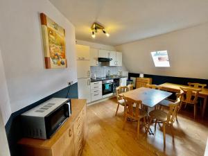 Η κουζίνα ή μικρή κουζίνα στο Hotel Monteur Ferienwohnung Klötze +7 φωτογραφίες