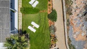 A garden outside Junior suite by the beach Stalida