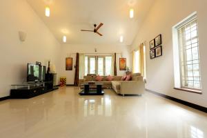 Khu vực ghế ngồi tại Yercaud Bungalow Stay