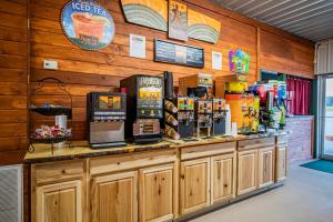 a bar in a restaurant with a cash register at Experience Nature Glamping - Roaring River in Cassville