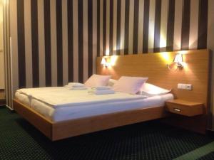 Postel nebo postele na pokoji v ubytování Hotel Vacek Pod Věží