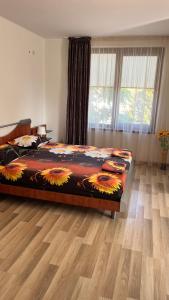 Giường trong phòng chung tại GUEST HOUSE ZORNICA in OBZOR