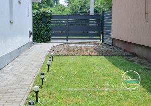 Vonkajšia záhrada v ubytovaní Cozy Apartment