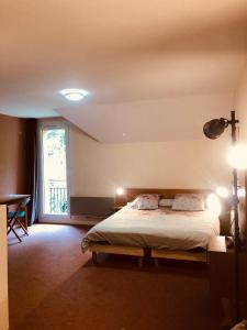 a bedroom with a bed with two pillows and a window at Studio aux pieds des pistes, des chemins de Rando in Les Déserts