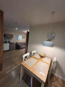 Kuchyňa alebo kuchynka v ubytovaní Apartamenty Willove Wzgórze