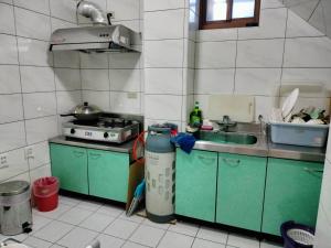 Kuhinja ili čajna kuhinja u objektu Happy Inn