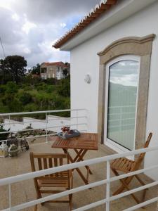 Balkón nebo terasa v ubytování Coliving The VALLEY Portugal countryside retreat for digital nomads and hiking lovers - PRIVATE BEDROOMS with SHARED BATHROOMS, shared kitchen, and coworking space