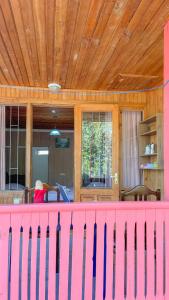Foto sihtkohas Khobulethi asuva majutusasutuse Cottage Коттеджи с балконом galeriist