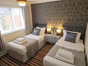 Tempat tidur dalam kamar di Cedar Drive, Holbeach - 1 to 4 - Self Catering