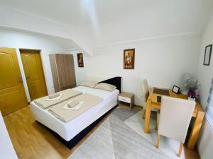 Llit o llits en una habitació de Unaqua Apartments