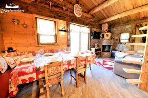 a dining room with a table in a cabin at Chalet Heaven Mottolino in Livigno