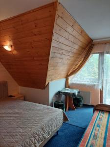 Postel nebo postele na pokoji v ubytování Pokoje gościnne Centrum Brzozowa 14